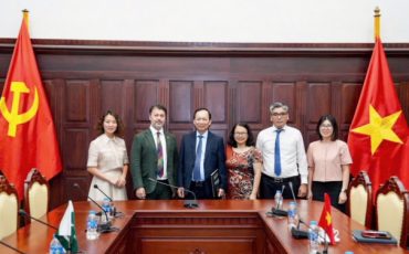 Phó Thống đốc Thường trực Đào Minh Tú tiếp Đại sứ Pakistan tại Việt Nam